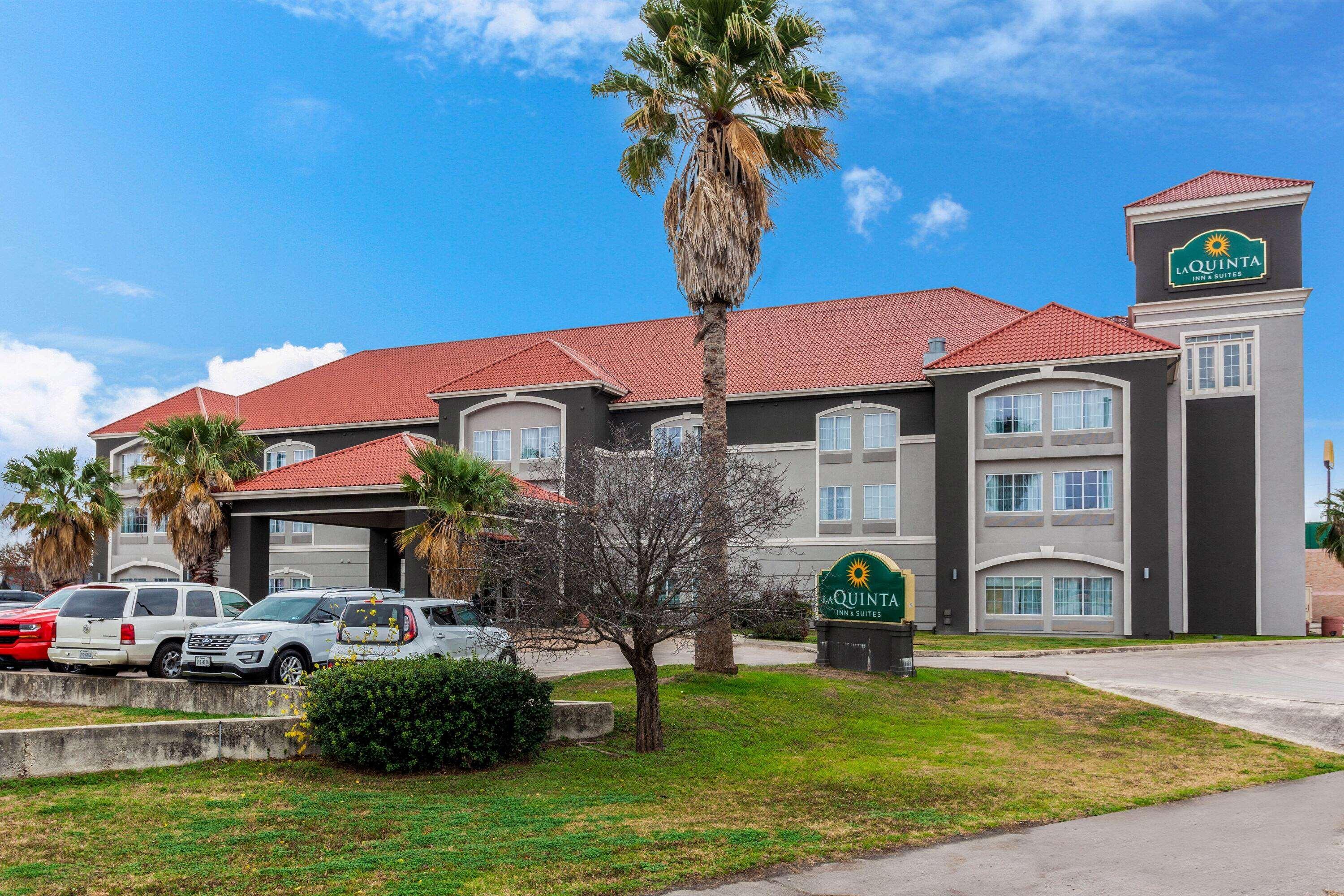 La Quinta By Wyndham Seguin Hotel Exterior foto